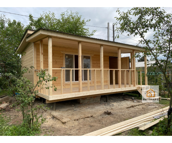 Мини дом с верандой